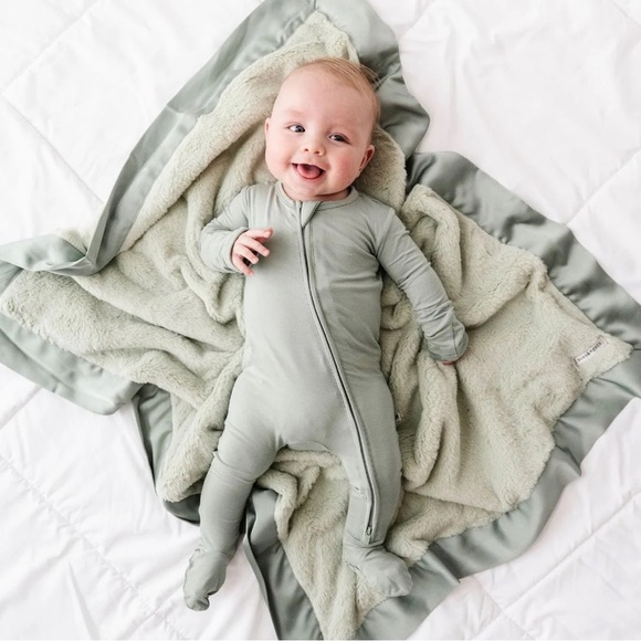 Bums & Roses Eucalyptus Footie - Picture 5 of 17